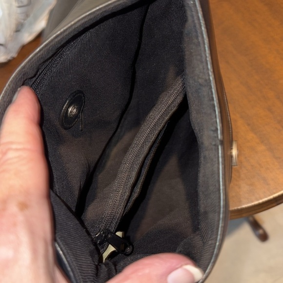 Koltov  shoulder bag  vegan leather navy blue  brushed Silvertone hardware  EUC - Picture 13 of 15